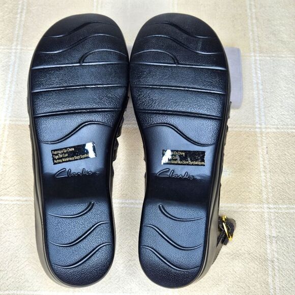 Clarks Lexi Marigold Bendables Metallic Pewter Adjustable Buckle Leather Sandals - Picture 8 of 10